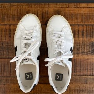 Veja Sneakers size 10, EUC